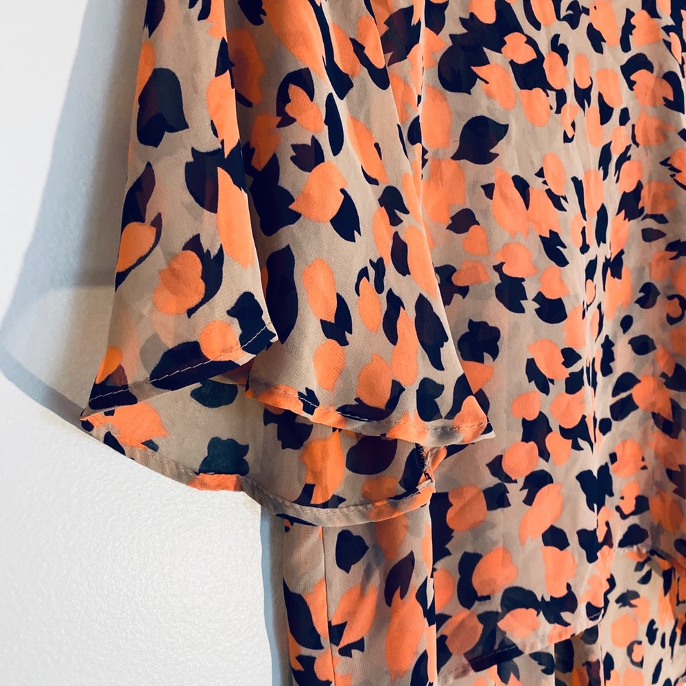 Hi-Lo Pattern Blouse - Picture 5 of 7